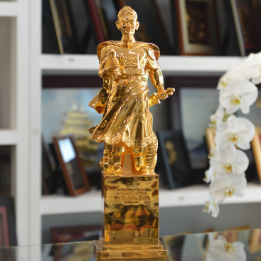 tuong-dong-hung-dao-dai-vuong-ma-vang-24k-dep-tinh-xao